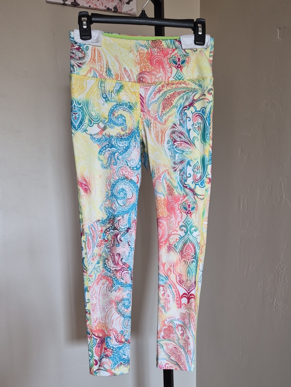 VOGO Athletica Pastel Paisley Active Leggings in Blue, Pink, Yellow Size Small